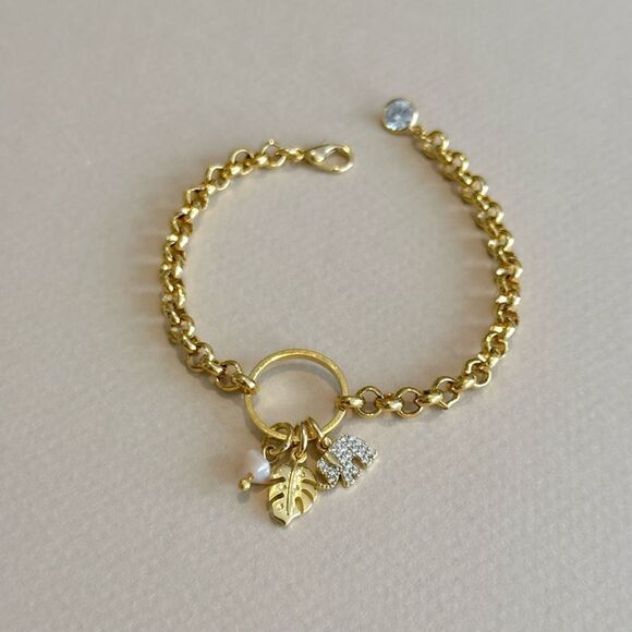 Gold Charm Bracelet R802 - Picture 2 of 3